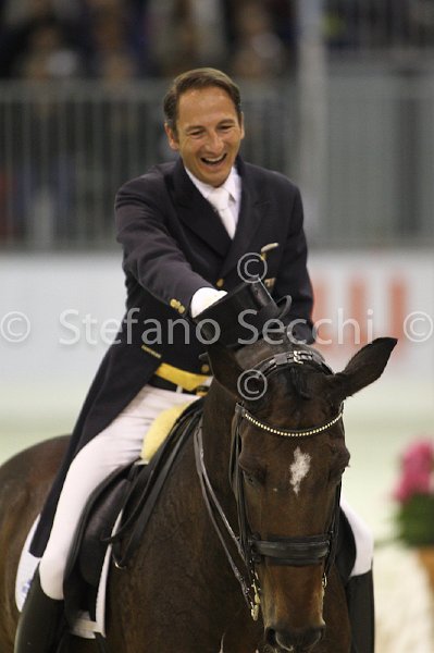 LAUGKS_MEGGLE\'S WELTTALL_MILANO_2011_SS3_9951.jpg